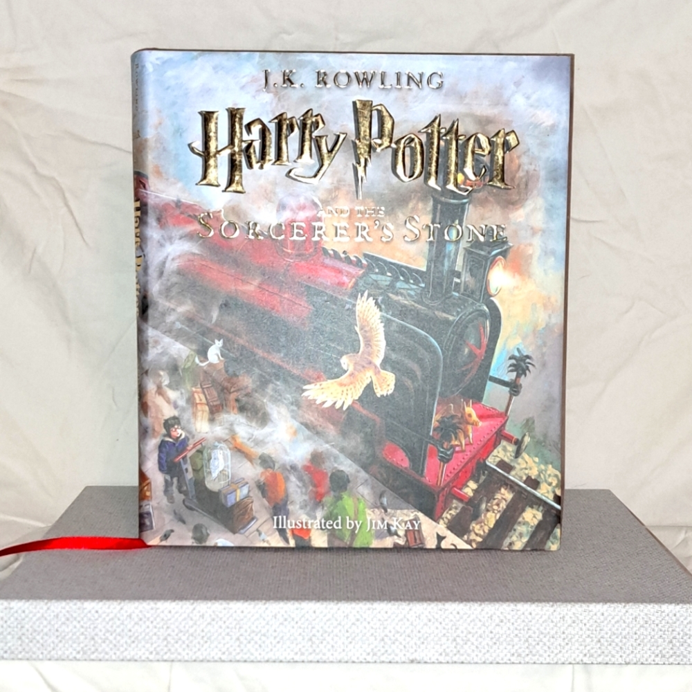 Harry Potter and the Sorcerer's Stone Illustrated Book (Book 1) LN 2015